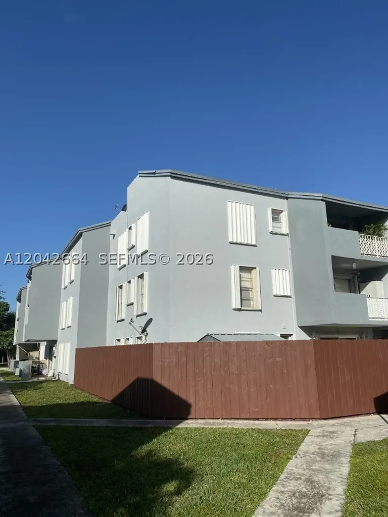 1725 W 60th Street Hialeah FL 33012
