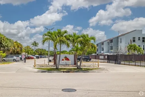 1725 W 60th Street Hialeah FL 33012