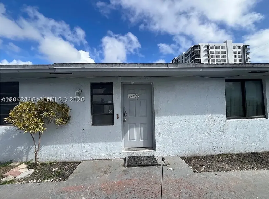 1717 NW 16th Street Miami FL 33125