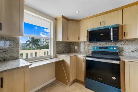 321 SE 3rd Street Dania Beach FL 33004