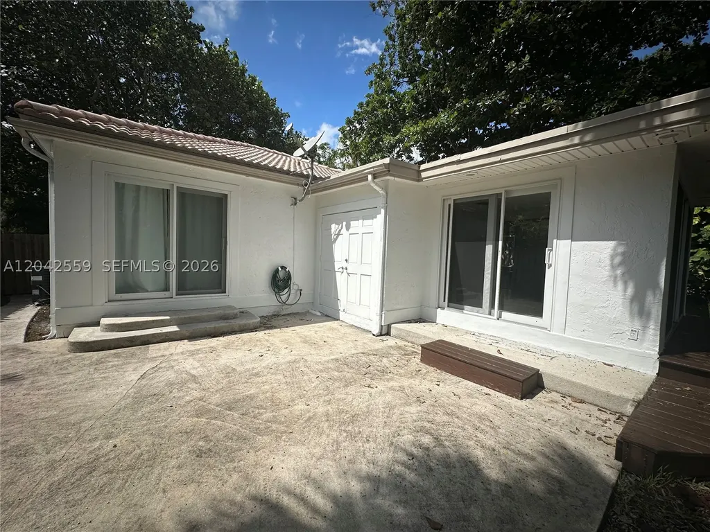 22 SE 11th Street Fort Lauderdale FL 33316
