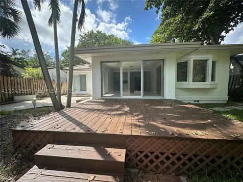 22 SE 11th Street Fort Lauderdale FL 33316