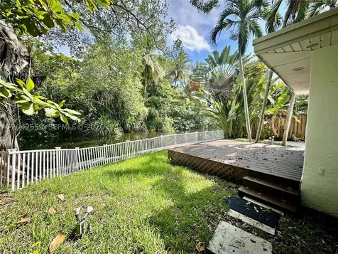 22 SE 11th Street Fort Lauderdale FL 33316