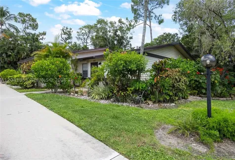 1001 Pine Isle Lane Naples FL 34112
