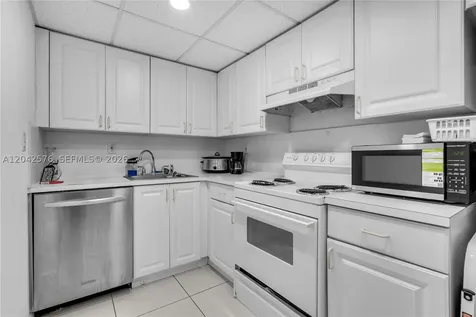 17530 NW 68th Avenue Hialeah FL 33015