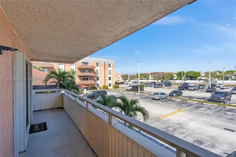 17530 NW 68th Avenue Hialeah FL 33015