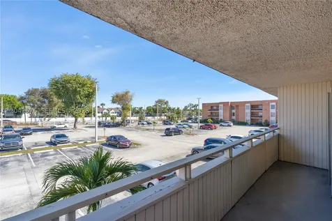 17530 NW 68th Avenue Hialeah FL 33015