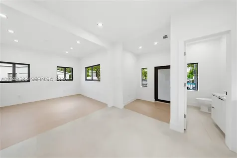 1021 NW 48th Street Miami FL 33127