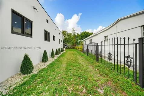 1021 NW 48th Street Miami FL 33127