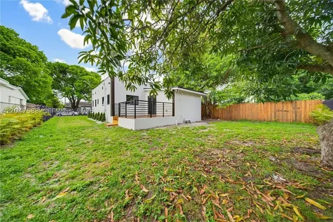 1021 NW 48th Street Miami FL 33127