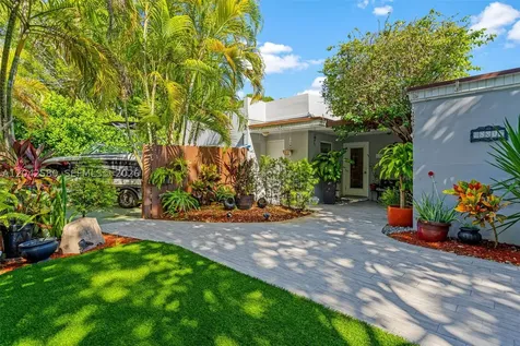 18805 W Lake Drive Hialeah FL 33015