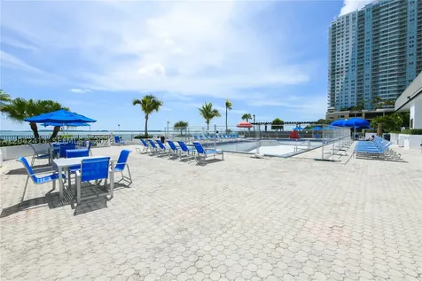 801 Brickell Bay Drive Miami FL 33131