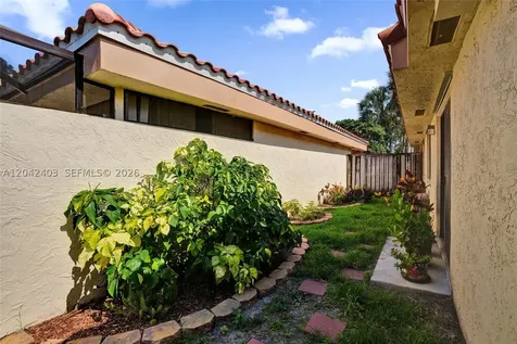 9355 NW 18th Place Plantation FL 33322