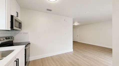 1670 W 42nd Street Hialeah FL 33012