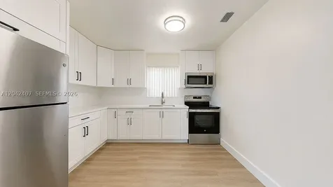 1670 W 42nd Street Hialeah FL 33012