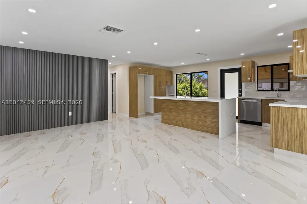 21330 NE 26 Avenue Aventura FL 33180