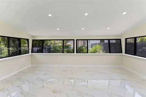 21330 NE 26 Avenue Aventura FL 33180