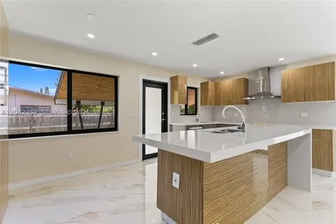 21330 NE 26 Avenue Aventura FL 33180