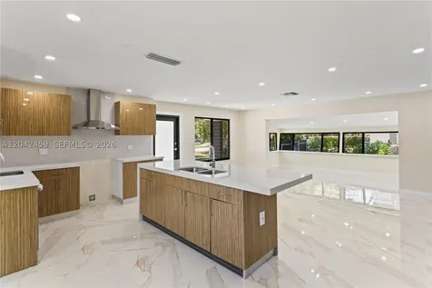 21330 NE 26 Avenue Aventura FL 33180