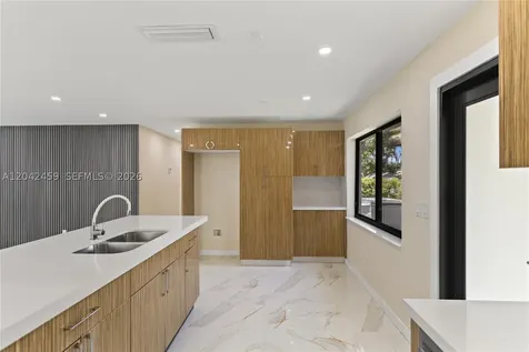 21330 NE 26 Avenue Aventura FL 33180