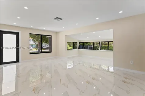 21330 NE 26 Avenue Aventura FL 33180