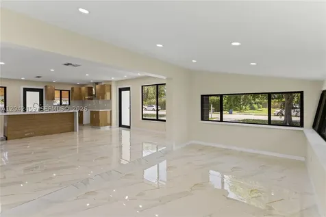 21330 NE 26 Avenue Aventura FL 33180