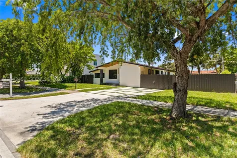 21330 NE 26 Avenue Aventura FL 33180