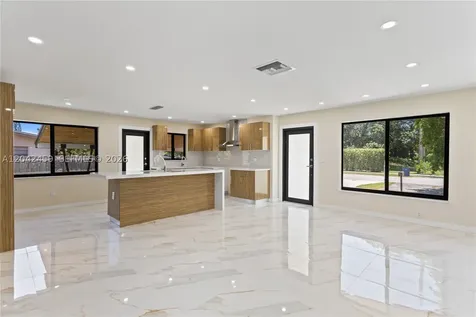 21330 NE 26 Avenue Aventura FL 33180