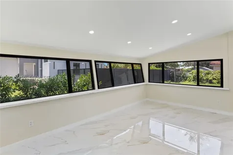 21330 NE 26 Avenue Aventura FL 33180