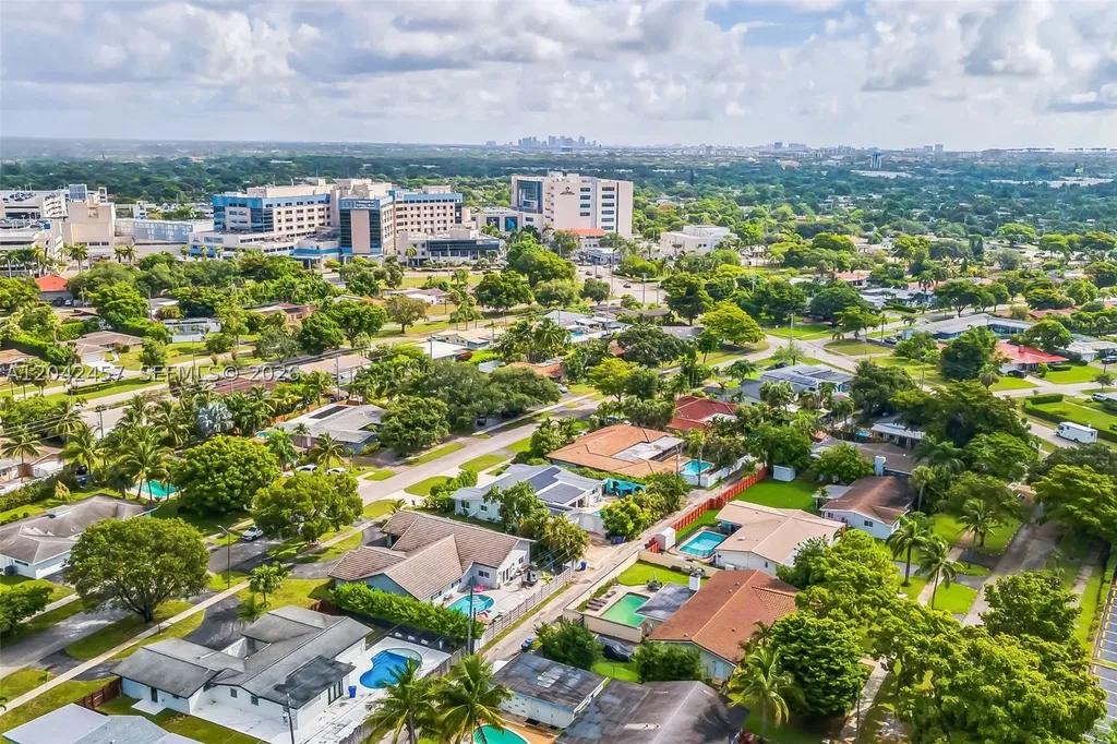 633 N Crescent Drive Hollywood FL 33021