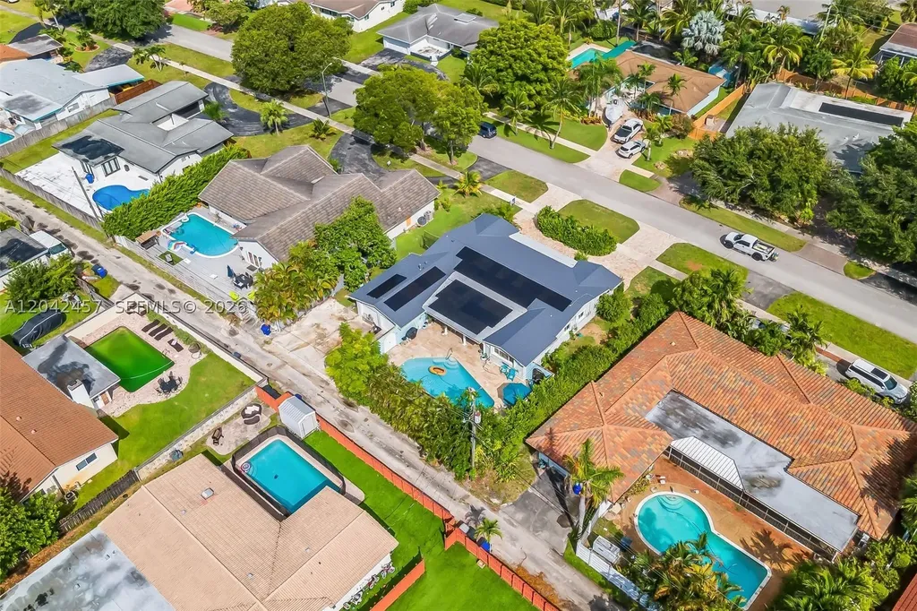 633 N Crescent Drive Hollywood FL 33021