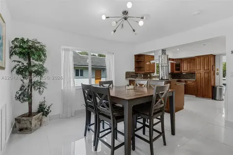 633 N Crescent Drive Hollywood FL 33021