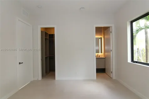 3540 Oak Avenue Miami FL 33133