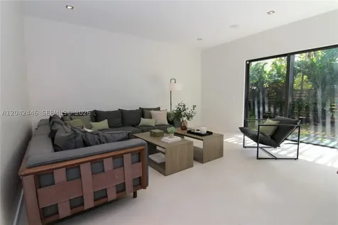 3540 Oak Avenue Miami FL 33133