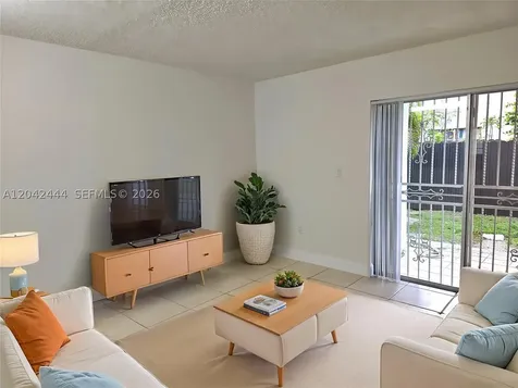 11071 NW 7th Street Miami FL 33172