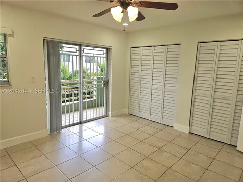 11071 NW 7th Street Miami FL 33172