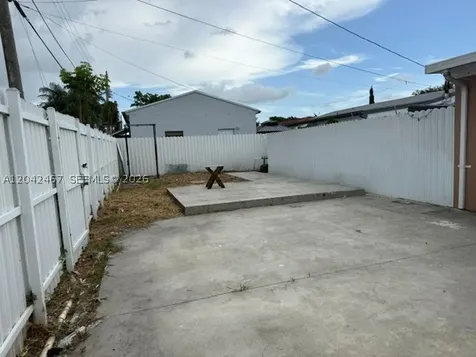 397 W 57th Street Hialeah FL 33012