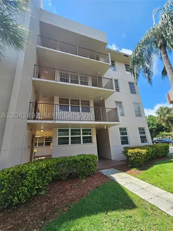 9520 Seagrape Drive Davie FL 33324