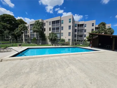 9520 Seagrape Drive Davie FL 33324