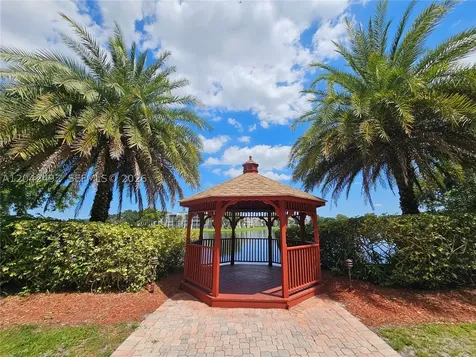 9520 Seagrape Drive Davie FL 33324