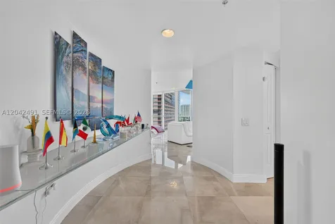 480 NE 30th Street Miami FL 33137