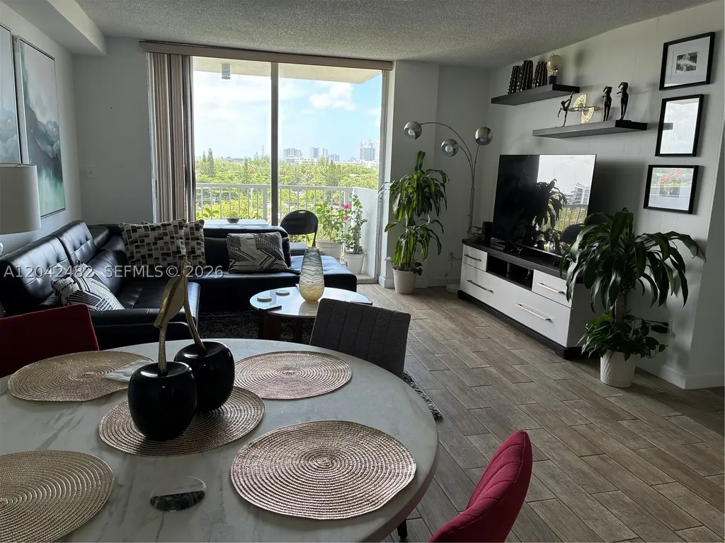 2000 NE 135th Street North Miami FL 33181