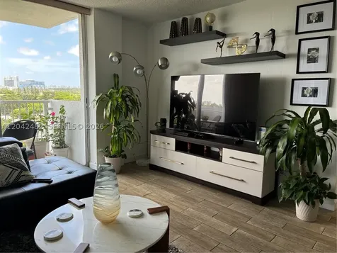 2000 NE 135th Street North Miami FL 33181