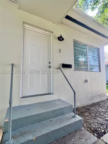 962 NW 6th Street Miami FL 33136