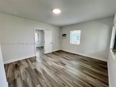 962 NW 6th Street Miami FL 33136