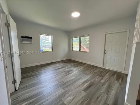 962 NW 6th Street Miami FL 33136