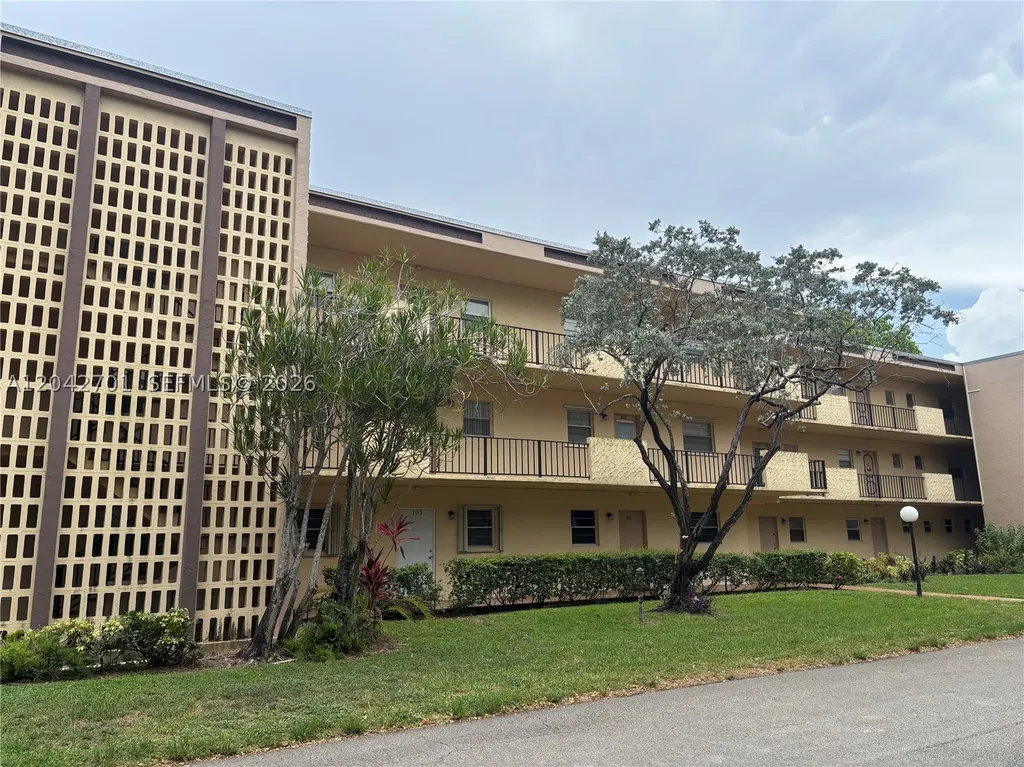 300 Berkley Road Hollywood FL 33024