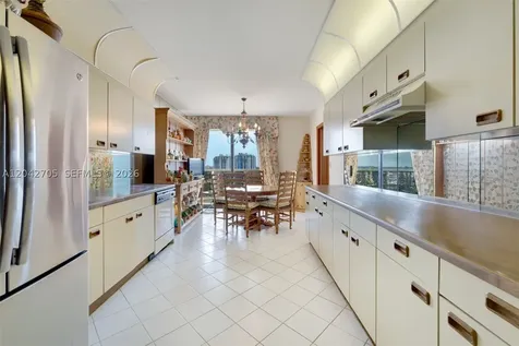 9 Island Avenue Miami Beach FL 33139