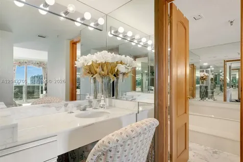 9 Island Avenue Miami Beach FL 33139
