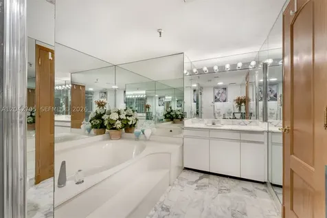 9 Island Avenue Miami Beach FL 33139